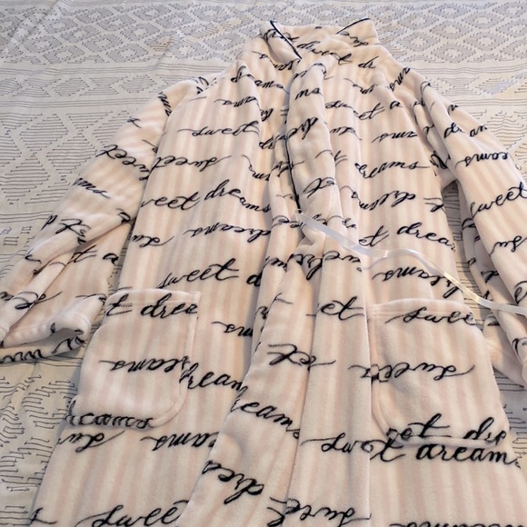 Victoria’s Secret Sweet Dreams Robe - Picture 2 of 5